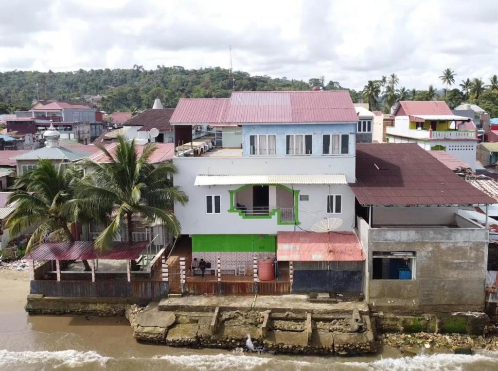 Nasional Hotel Gunungsitoli Exterior photo