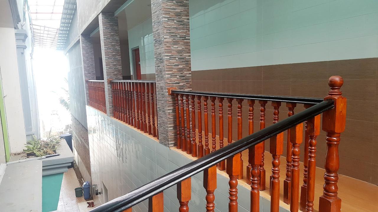 Nasional Hotel Gunungsitoli Exterior photo