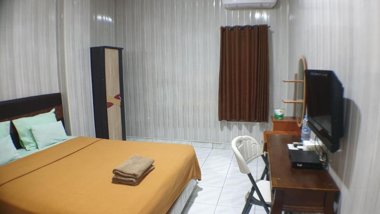 Nasional Hotel Gunungsitoli Exterior photo